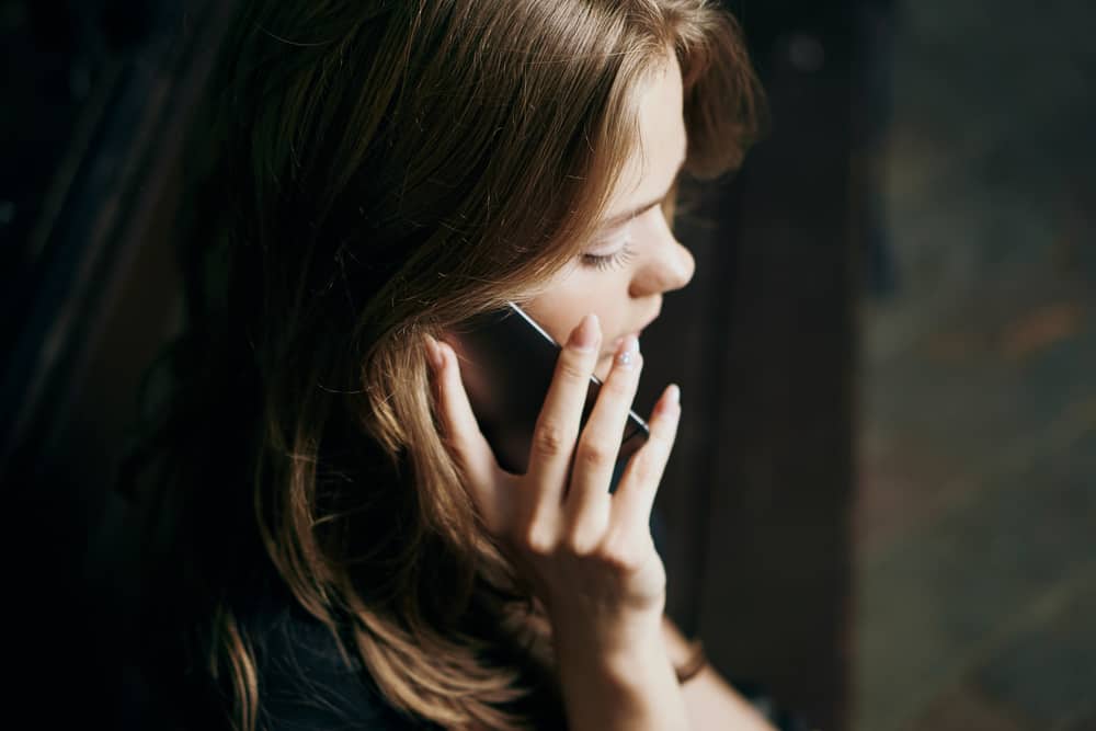 13 Spiritual Meanings When Dreaming About Talking on the Phone With a Dead Person