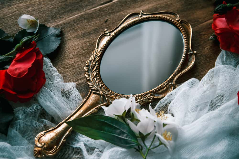 19 Spiritual Meanings When You Dream About Mirrors