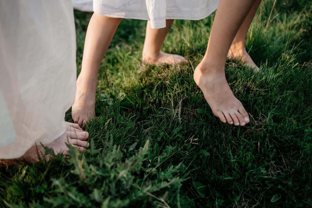 9 Spiritual Meanings When You Dream About Barefoot