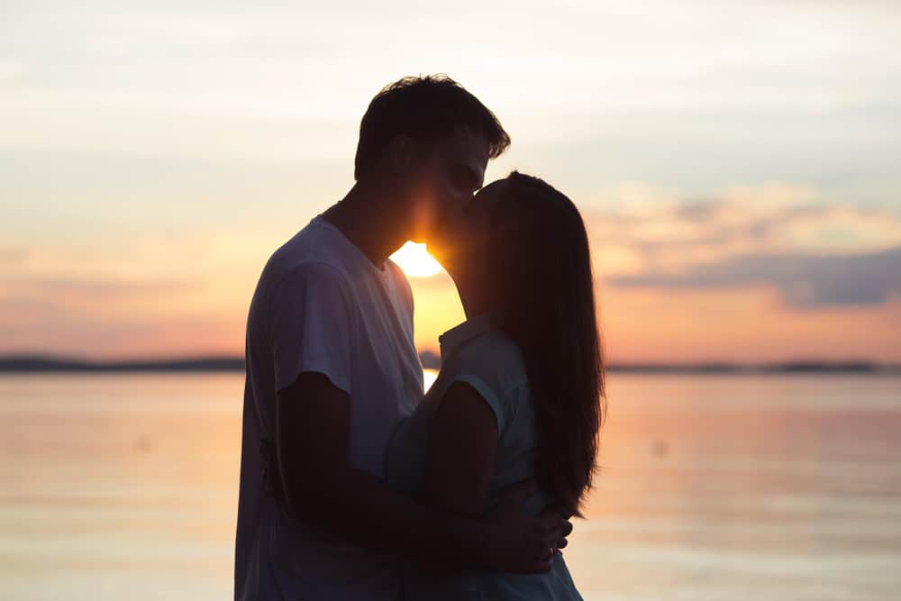 12 Spiritual Meanings When You Dream About Someone Kissing You
